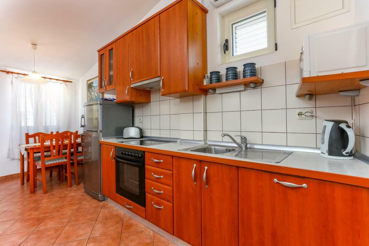 Apartment Pina Hvar Seaview